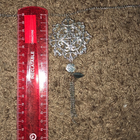 ✨2 for 15✨ long silver snowflake necklace - Picture 3 of 3